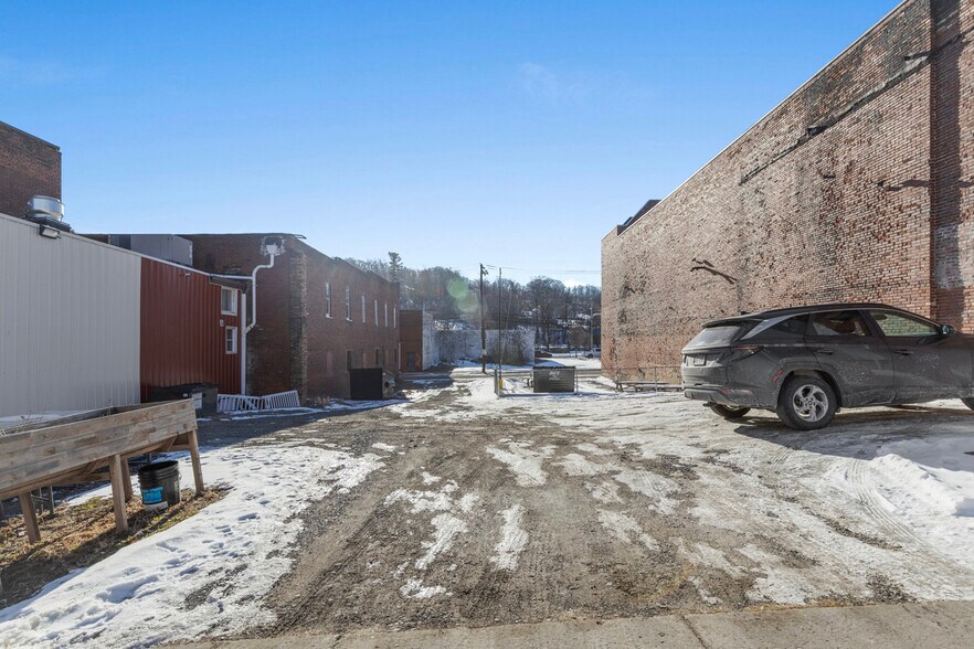 More Photos Of 114 E Lincoln Ave, Mc Donald Storefront For Lease