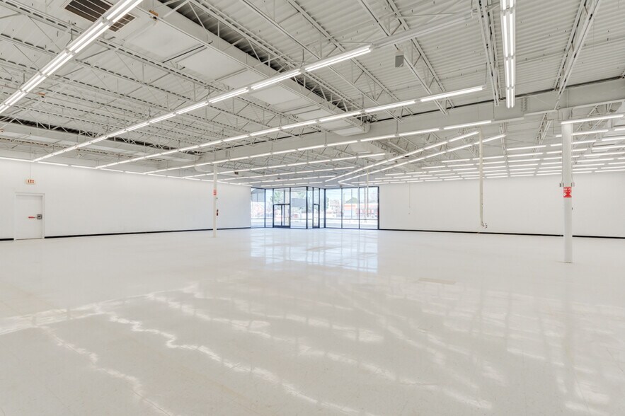 More Photos Of 5819 4th St, Lubbock Freestanding For Lease