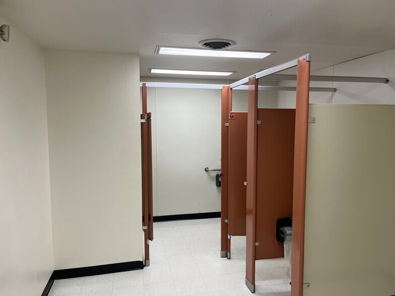 More Photos Of 2651 W 11th Street Rd, Greeley Light Distribution For Sale