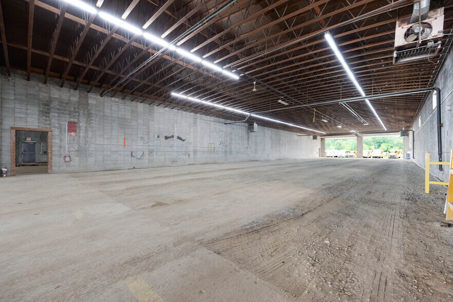More Photos Of 8030 Golosky Av, Fort McMurray Truck Terminal For Lease