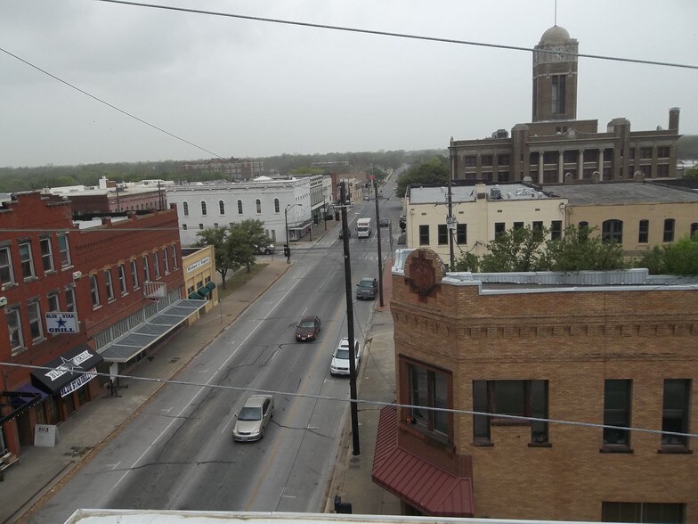 More Photos Of 201-205 E Chambers St, Cleburne Apartments For Lease