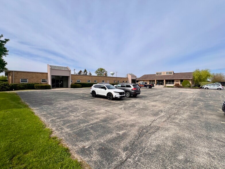 More Photos Of 70 Us Highway 45, Grayslake Office For Lease