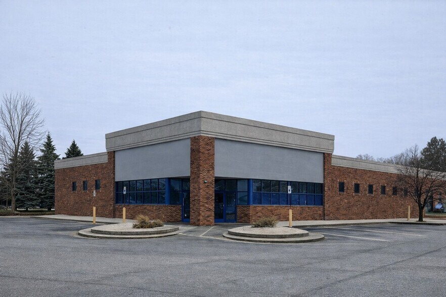 Primary Photo Of 1664 W Grand River Ave, Okemos Freestanding For Lease