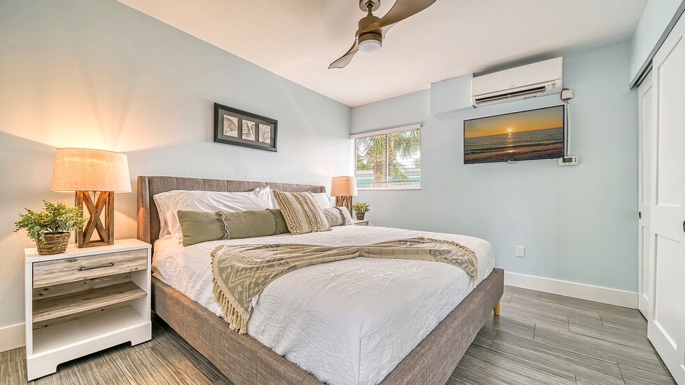 More Photos Of 104 Avenida Veneccia, Siesta Key Multifamily For Sale