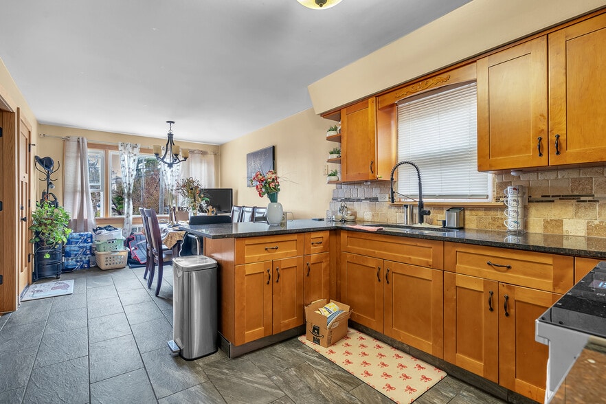 More Photos Of 6048 W 79th St, Burbank Multifamily For Sale