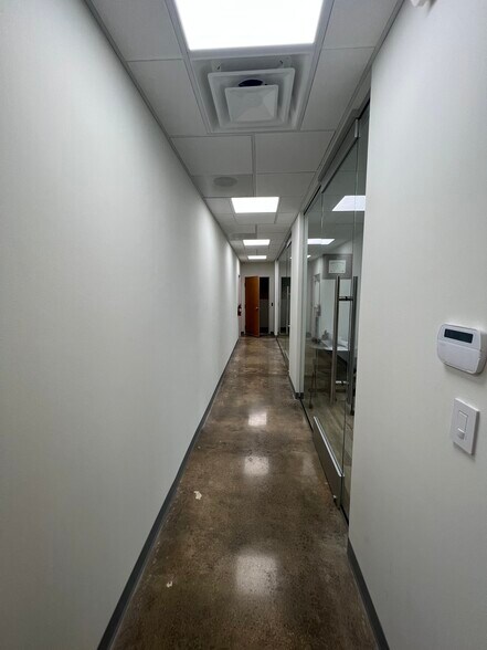 More Photos Of 11150 Morrison, Dallas Showroom For Sale