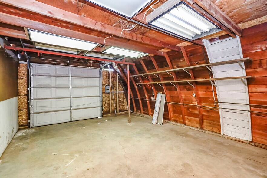 More Photos Of 201 W Silknitter St, Rose Hill Self Storage For Sale