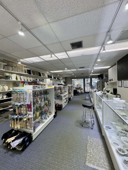 More Photos Of 73350 El Paseo, Palm Desert Storefront Retail Office For Lease