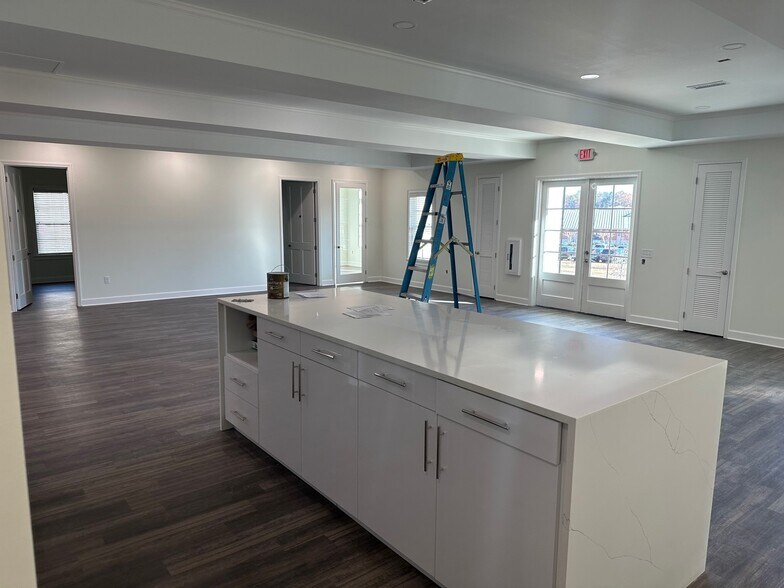 More Photos Of 406 Enterprise Dr, Oxford Office For Sale