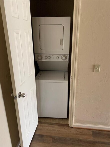 More Photos Of 108-118 E Blake St, Hinton Apartments For Sale