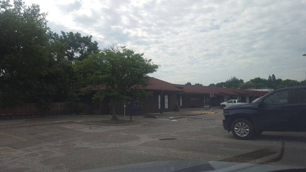 More Photos Of 8113-8197 Columbia Rd, Olmsted Falls Unknown For Lease