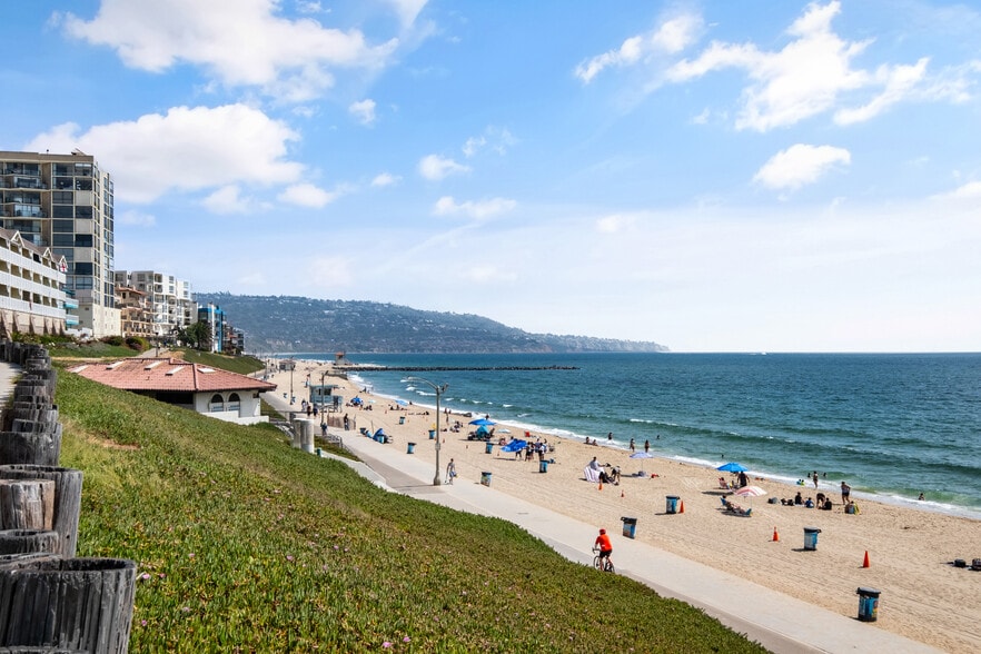 More Photos Of 1032 S Pacific Coast Hwy, Redondo Beach Land For Sale