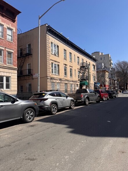 More Photos Of 209 Hawthorne St, Brooklyn Apartments For Sale