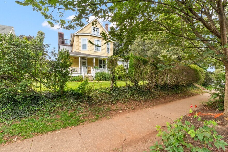 More Photos Of 5001 Roland Ave, Baltimore Apartments For Sale