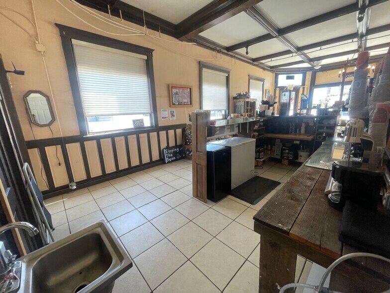 More Photos Of 402 Main St, Antonito Hotel For Lease