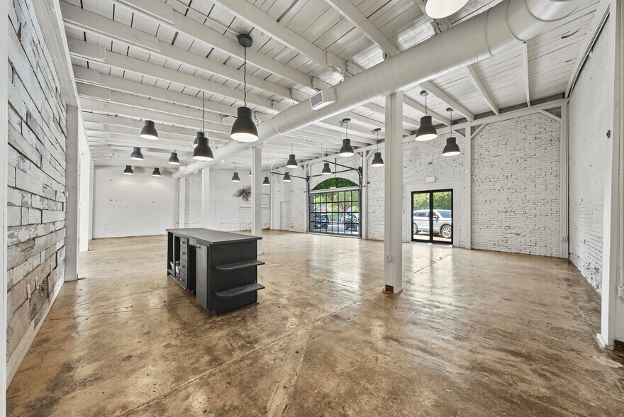 More Photos Of 76 Main st, Pine Mountain General Retail For Sale