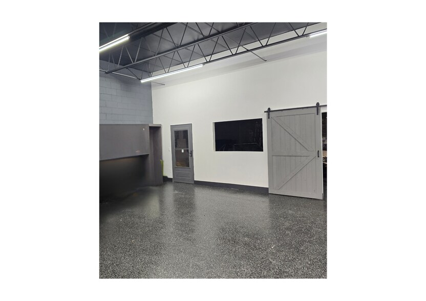 More Photos Of 5413 Normandy Blvd, Jacksonville Freestanding For Sale