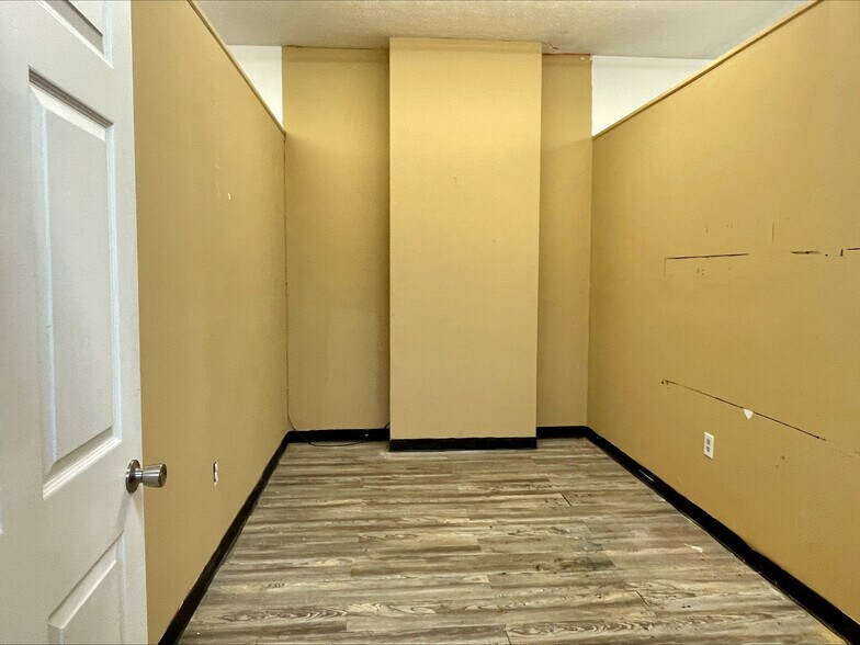 More Photos Of 1749-1751 S Main St, Akron Storefront Retail Residential For Lease