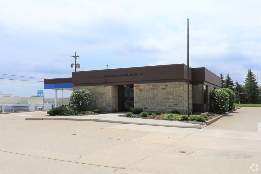 Primary Photo Of 2281 W 4th St, Mansfield Bank For Sale