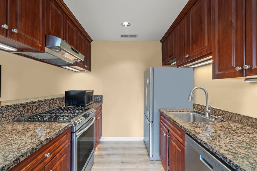 More Photos Of 808 Edgehill Dr, Burlingame General Retail For Sale