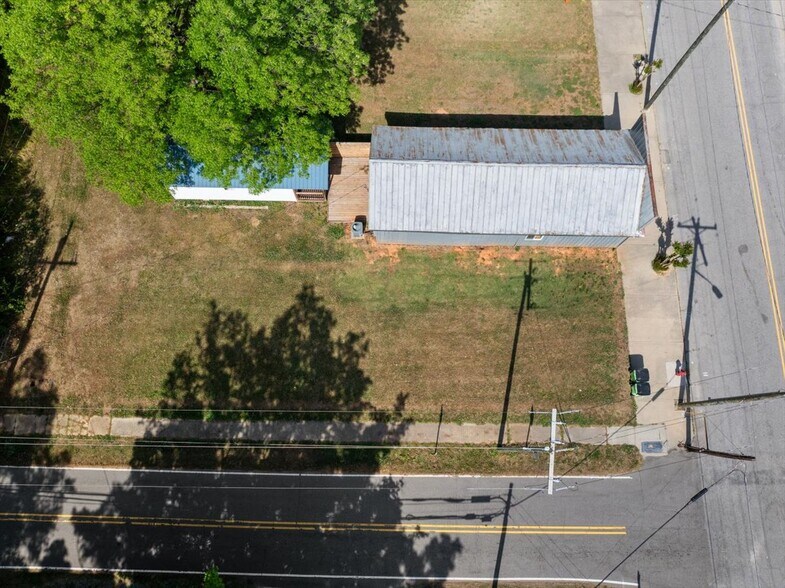 More Photos Of 202 E. North Main Street, Littleton General Retail For Sale