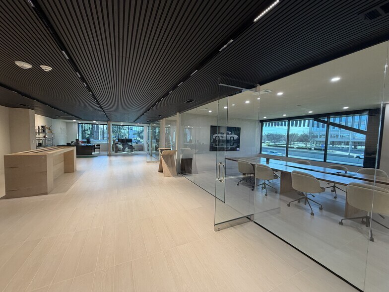 More Photos Of 17130 N Dallas Pky, Dallas Office For Sale