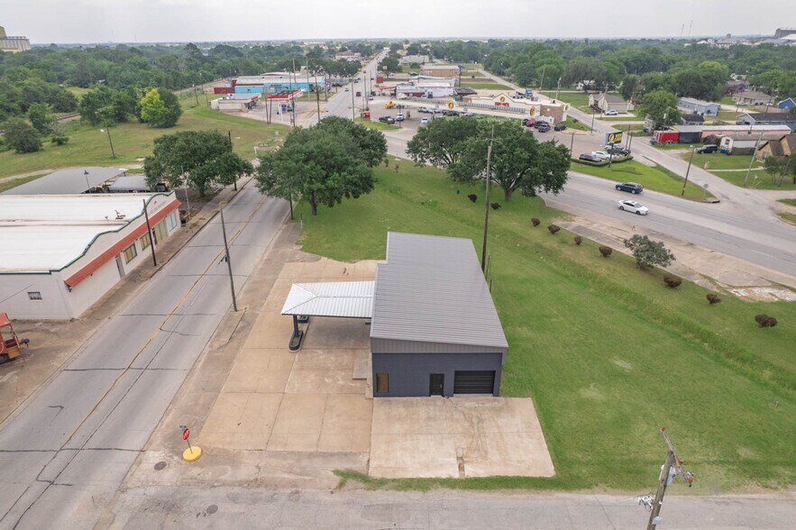 More Photos Of 401 E Main St, Eagle Lake Restaurant For Sale