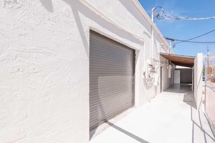 More Photos Of 610 NE 29th St, Pompano Beach Warehouse For Lease