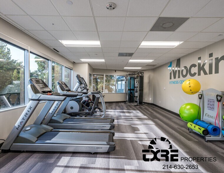 More Photos Of 1420 W Mockingbird Ln, Dallas Office For Lease