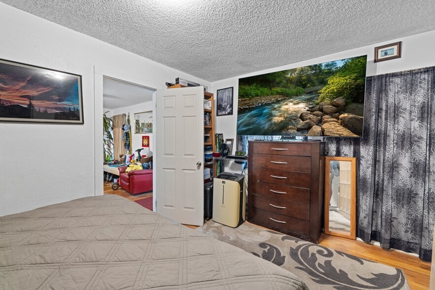 More Photos Of 2562 Alpine Blvd, Alpine Storefront Retail Residential For Sale