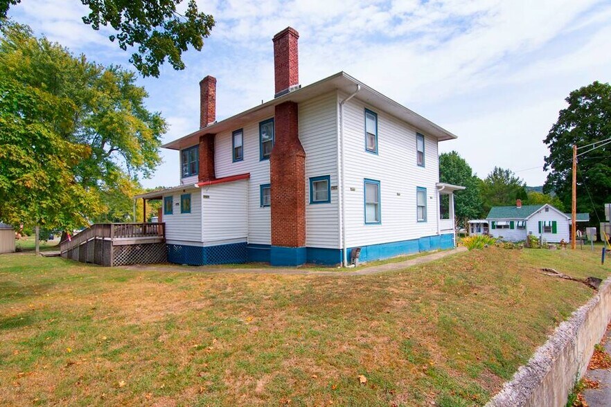 More Photos Of 101 Davis st, Alderson Freestanding For Sale