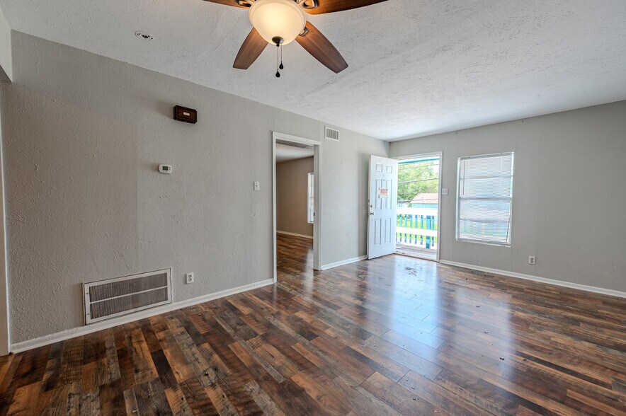 More Photos Of 732 W Alice Ave, Kingsville Apartments For Sale