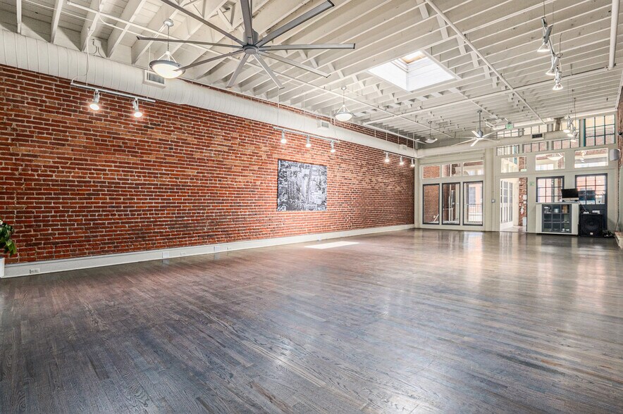 More Photos Of 1917 Market St, Denver Storefront For Sale