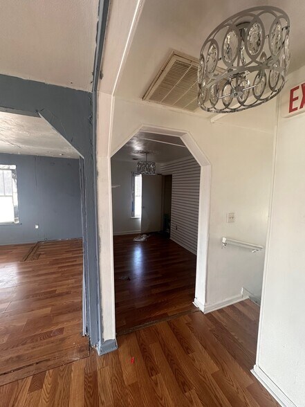 More Photos Of 301 24th St NW, Roanoke Light Distribution For Lease