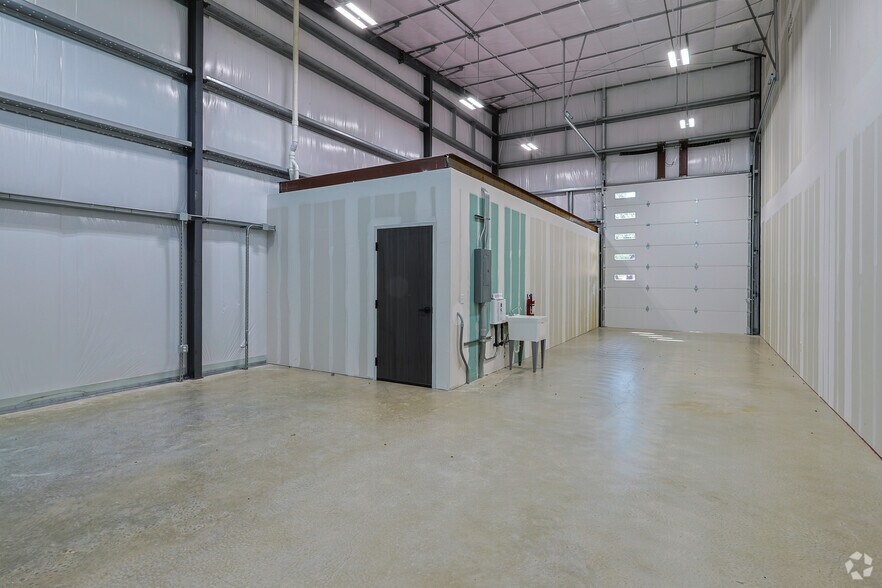More Photos Of 113 Cantera Way, Georgetown Light Distribution For Lease