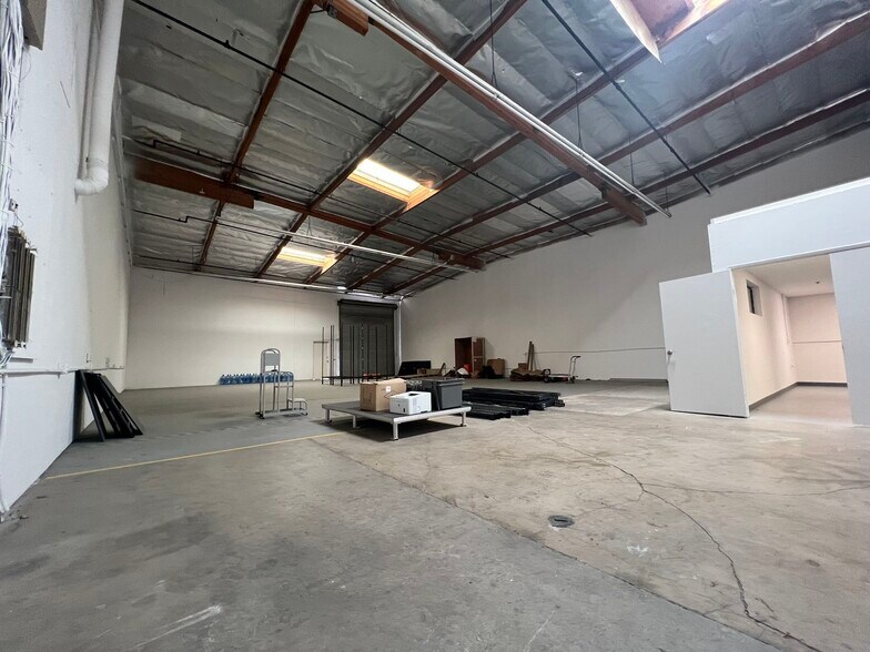 More Photos Of 1434-1440 W Taft Ave, Orange Light Distribution For Lease