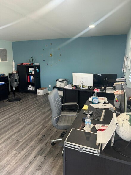 More Photos Of 10986 Vulcan St, South Gate Contractor Storage Yard For Lease