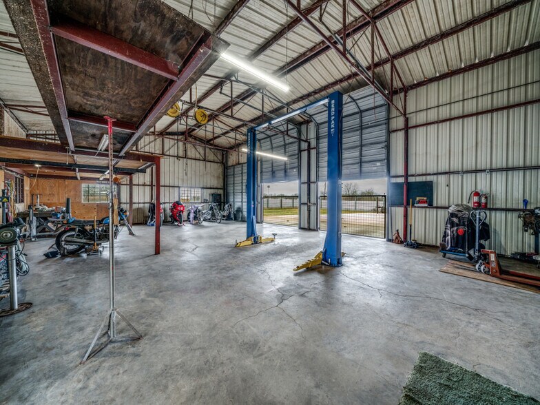 More Photos Of 601 S Storts St, Poth Industrial For Sale