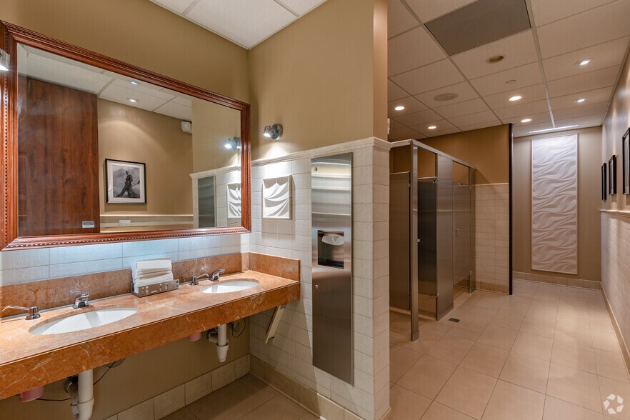 More Photos Of 14950 Heathrow Forest Pky, Houston Office For Lease