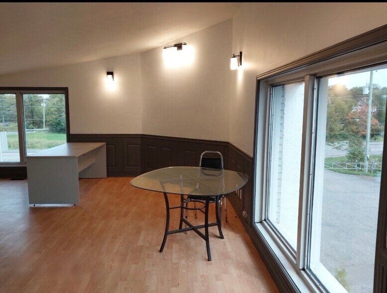 More Photos Of 180 Rue De L'anse S, Beaumont Light Distribution For Sale