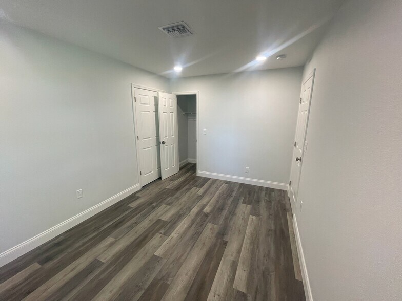 More Photos Of 2726 6th Ave W, Bradenton Office For Sale