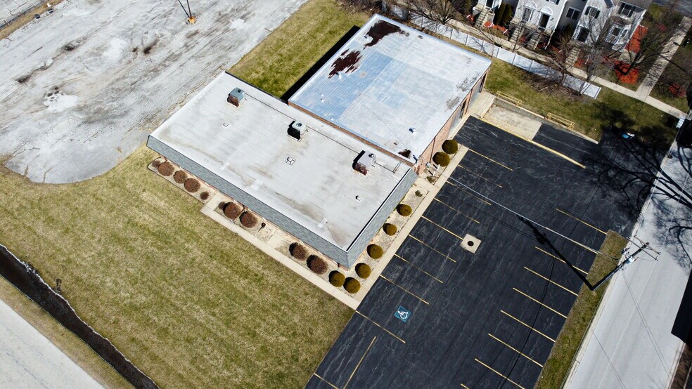 More Photos Of 17585 S Paxton Ave, Lansing Light Distribution For Sale