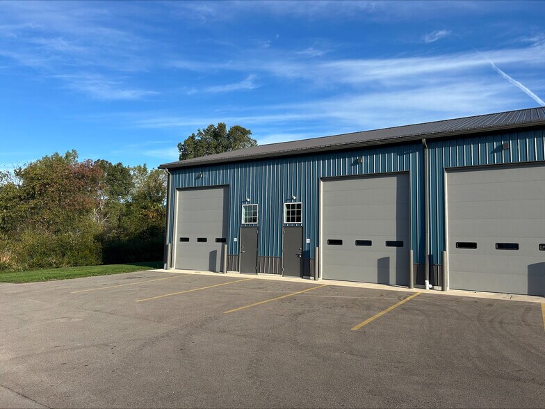 More Photos Of 925 O E Bieri Ind Dr, Lowell Industrial For Lease