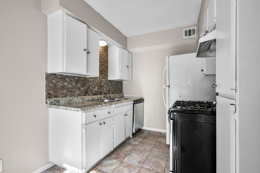 More Photos Of 5317 Junius St, Dallas Apartments For Sale