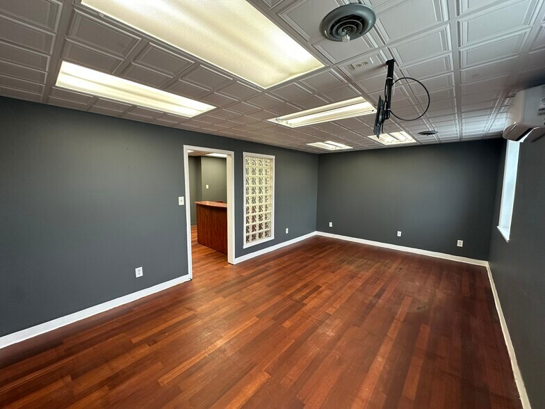 More Photos Of 3948 Monroeville Blvd, Monroeville Office For Lease