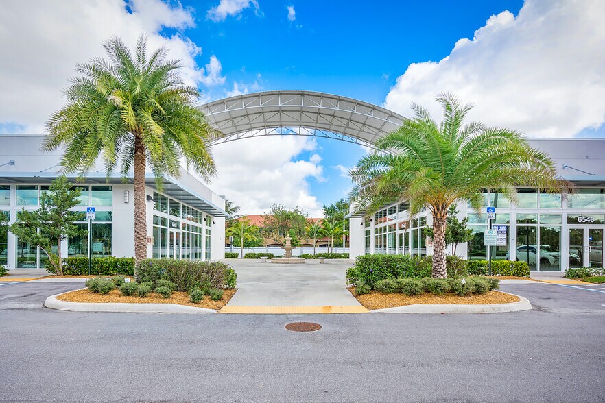 More Photos Of 6510-6596 N University Dr, Tamarac Storefront Retail Office For Lease