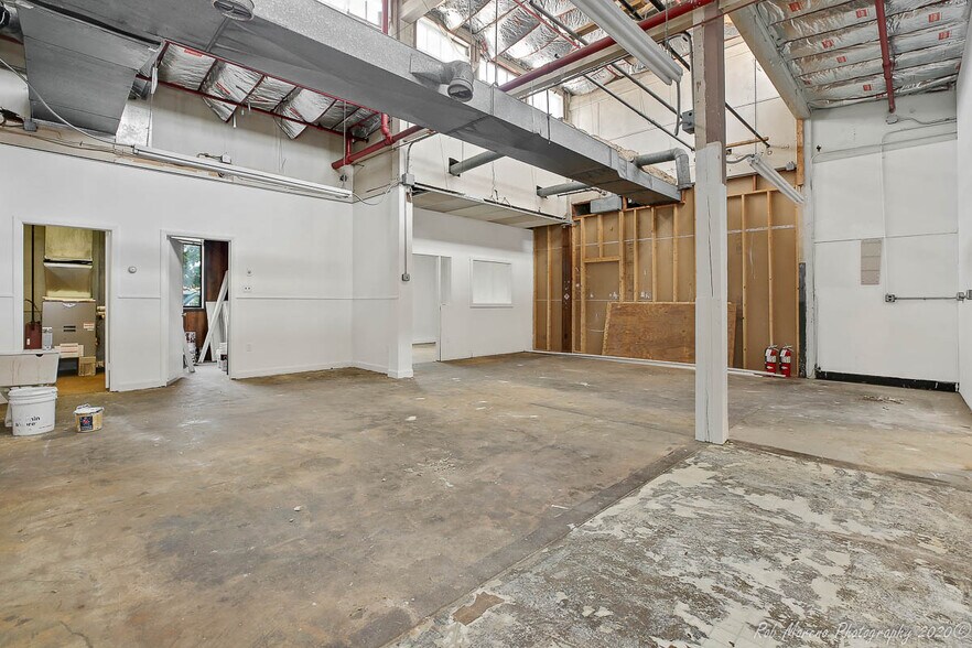 More Photos Of 17-19 Hayward St, Ipswich Manufacturing For Lease