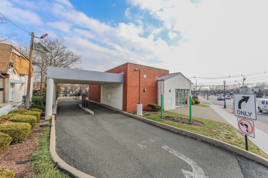 More Photos Of 1610 Main Ave, Clifton Bank For Sale