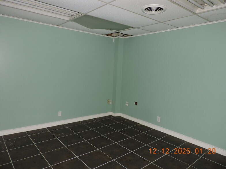 More Photos Of 8301 Beechnut St, Houston Freestanding For Lease