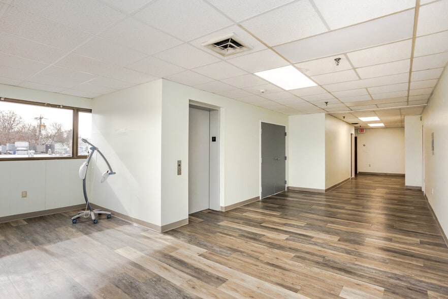 More Photos Of 239 Silas Deane Hwy, Wethersfield Medical For Lease